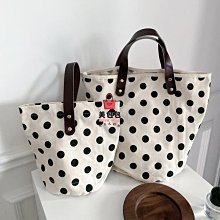 當優雅被現代感包裹 一對售賣 全新現貨  歐美設計款 透明樹脂珍珠造型感 耳環 耳釘（ZSE37） 歷史價格詳細信息