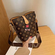 流行網紅印花百搭休閒腋下包 小眾設計大容量大包包 高級質感氣質女士托特包 韓版時尚女生單肩包 卡通上課簡約托特包 歷史價格詳細信息