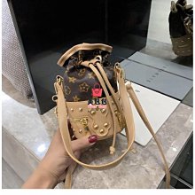 包 2022 新款時尚斜挎包女士夏季全肩包餃子包--麥包包 歷史價格詳細信息