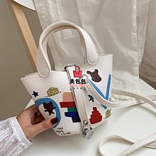新款女士包 NY 便攜式質感小包 ins 風 腋下包高端 法棍包 尼龍水餃包-美惠好物 歷史價格詳細信息