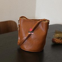 植鞣皮大月亮包單肩斜挎包斜挎包包軟牛皮潮流學生女包包 歷史價格詳細信息