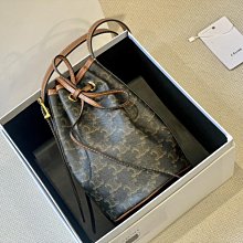 現貨-Celine 凱旋門抽繩水桶包 抽繩包 單肩斜挎包 通勤包 20.14cm簡約 價格比較,價格查詢,歷史價格詳細信息