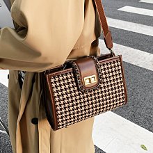 百搭ins斜挎包包女2022新款潮秋冬時尚復古小方包法國小眾腋下包 歷史價格詳細信息