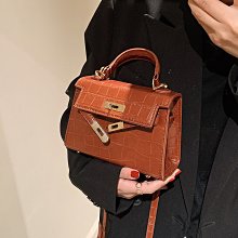 【莉莉】爆款男士泳褲 男士遊泳褲 時尚平角沙灘泳褲純色無袋 歷史價格詳細信息