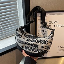 休閑小眾設計包包女2022秋冬新款流行百搭斜挎包帆布包手提水桶包【爆款特賣】 歷史價格詳細信息