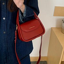 紅色包包女2023新款時尚百搭尼龍布單肩馬鞍包輕便小巧餃包斜挎包 歷史價格詳細信息