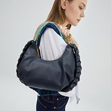 CHARLES & KEITH專櫃購買 單肩包 斜背包 復古腋下包女包 歷史價格詳細信息