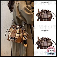 小伊閣=小眾三條杠手提包休閑百搭水桶包新款牛津布小拎包單肩斜挎包女潮=側包*肩包*手提包*水桶包*斜背包*手機包*大包 歷史價格詳細信息