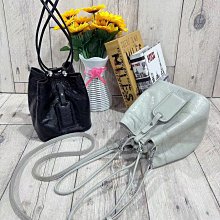 賠本出清~coach 50194 黑色c logo皮革釋邊拉鍊長夾2680含運 歷史價格詳細信息