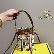 女包Fendi 彩虹刺繡雙F糖果手提法棍包鏈條單肩斜背包 20*11cm代購 歷史價格詳細信息