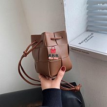 編織水桶包羊皮真皮2023新款大容量今年流行的單肩百搭斜挎手提包-zero潮流屋 歷史價格詳細信息