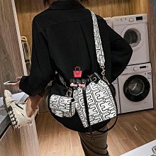 帆布包 單肩包 包包女 手提包包女斜挎新款2024單肩包女學生韓版百搭帆布包女斜跨大容量 歷史價格詳細信息