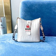 【斜掛包】2024新款時尚大氣中年女包媽媽包多層百搭斜背包單肩斜跨包婆婆包-惠誠小屋 歷史價格詳細信息