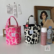 韓系包包 韓包包 手提水桶包 韓劇包包 日系小水桶型托特帆布包百搭文藝小容量單肩手提便當餐盒包女 流行 價格比較,價格查詢,歷史價格詳細信息