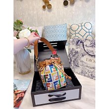 FEND New Look 迷妳小方包草編繫列 純手工打造 慵懶法式風 ????簡約又時尚日常隨心搭配都很nice✔️ 歷史價格詳細信息