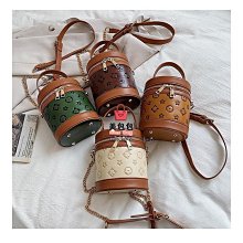 女生包包 小包 女壓花編織小方包 2023新款女士時尚簡約單肩斜挎包 斜背包 肩背包 歷史價格詳細信息