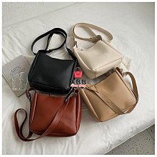 pu皮質軟面拉鏈水桶包 托特包 單肩包 ins撞色大容量包包 氣質復古休閑小眾斜挎包 流行 歷史價格詳細信息