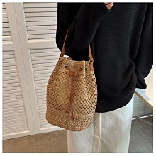 時尚抽繩水桶包夏季新款包包女大容量ins百搭小眾軟皮單肩斜背包--麥包包 歷史價格詳細信息