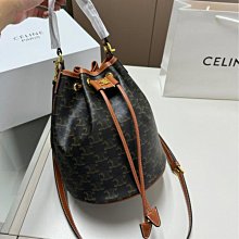 頂級 celin ce家凱旋門材質trlomphe 材質塗層帆布 拼牛皮 水桶包斜挎斜背包 大號3327小號30＊22 流行 歷史價格詳細信息