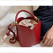 《新年紅》今年流行一整套穿搭女早秋薄款休閑針織開衫背心短裙三件套裝 歷史價格詳細信息