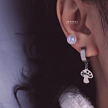 《春天》失蹤的女孩(全1冊) 麗莎.朱爾【頭大大-推理小說】甲09◎BB4 歷史價格詳細信息