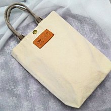 素面帆布提袋 適合手繪、彩繪、畫禪繞，畫出獨一無二的專屬提袋！學院風設計：直式提把+側邊橫式拉鍊拿取 尺寸友善 歷史價格詳細信息