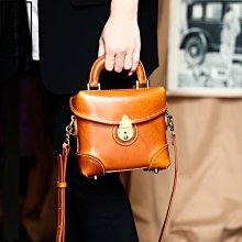 『皮皮創』原創設計手作真皮盒子包。復古小眾頭層植鞣牛皮醫生包挺括立體真皮相機包性別模糊男女通用個性時尚真皮斜背包 歷史價格詳細信息