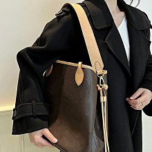 【NEVERFULL BANDOULIERE INSIDE OUT中號手袋】老花/玫紅老花/黃 老花/紅  13753 老花/藍 (雙面) 模特圖 歷史價格詳細信息