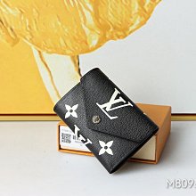 【雅妤二手包包】LV Twist 絕美紐扣 最新最火款Twist Denim 出貨了 呈現新古典 Twist 中 NO131995 歷史價格詳細信息