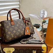 【雅妤二手包包】LV Twist 絕美紐扣 最新最火款Twist Denim 出貨了 呈現新古典 Twist 中 NO131995 歷史價格詳細信息