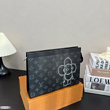 【雅妤二手包包】LV Twist 絕美紐扣 最新最火款Twist Denim 出貨了 呈現新古典 Twist 中 NO131995 歷史價格詳細信息