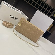 【雅妤二手包包】size：1913cmC家 新款georgie限量老花盒子包，這款透露著高級質感，而且超級百搭是 NO99470 歷史價格詳細信息