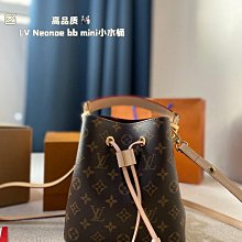 【雅妤二手包包】尺寸28.22芬迪 FENDI 飯盒包簡約大氣風格 更加輕盈可輕松駕馭各種風格是每個酷酷女孩必入 NO67947 歷史價格詳細信息