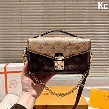 【雅妤二手包包】LV Twist 絕美紐扣 最新最火款Twist Denim 出貨了 呈現新古典 Twist 中 NO131995 歷史價格詳細信息