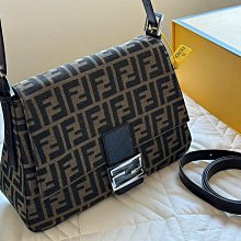 二手芬迪FENDI 駝色經典 老式滿花牛皮 內裡滿花防水布 腋下包 半月包（現貨實拍）不議價 歷史價格詳細信息