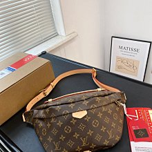 【雅妤二手包包】無禮盒size：2315cmGucci 相機包包身輕便 百搭又時尚男女皆可的款式 NO243151 歷史價格詳細信息