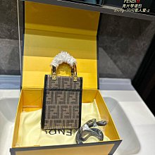 二手芬迪FENDI 駝色經典 老式滿花牛皮 內裡滿花防水布 腋下包 半月包（現貨實拍）不議價 歷史價格詳細信息