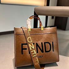 二手芬迪FENDI 駝色經典 老式滿花牛皮 內裡滿花防水布 腋下包 半月包（現貨實拍）不議價 歷史價格詳細信息