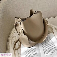 【十選九精品館】特斯拉汽車雨傘收納桶垃圾桶雨傘套車用多功能防水車內放傘置物桶 歷史價格詳細信息