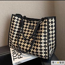 【現貨】大容量托特帆布包上班外出高顏值通勤百搭藝文學生服書單肩布袋包 逛街購物斜跨斜背包 戶外出行斜背包 交換禮物-惠誠小屋 歷史價格詳細信息