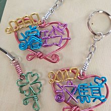 情侶愛心傘 鋁飾不爽 鋁線折字 姓名折字 姓名吊飾鑰匙圈 鐵線折字 手工鋁線製作，圖案文字皆可，顏色可選擇 歷史價格詳細信息