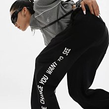 IM 個性網紅愛款 鋸齒切爾西厚底鉚釘徽章中筒靴/鉚釘徽章黑色切爾西靴 歷史價格詳細信息