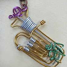 【鋁飾不爽】佩佩豬 （不含字） 鋁線折字 姓名折字 姓名吊飾鑰匙圈 鐵線折字 手工鋁線製作，圖案文字皆可，顏色可選擇 歷史價格詳細信息