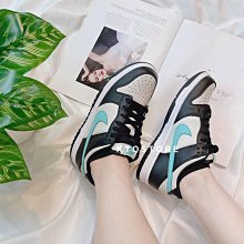 Nike Dunk Low Gs CW1590-600 大童鞋 女鞋 反轉白紅 休閒 紅 歷史價格詳細信息