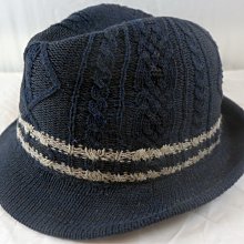 戴藍色帽子的小猴子（硬質塑膠-，臉上有污點，外觀有使用痕跡） 歷史價格詳細信息