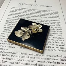 Vintage box’s 1940年代 DORSET Fifth Avenue 刻花粉餅盒 歷史價格詳細信息