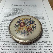 Vintage box’s 1940年代 DORSET Fifth Avenue 刻花粉餅盒 歷史價格詳細信息