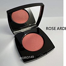 香奈兒  2024春夏最新款時尚圓領短袖T恤，絲光棉面料，上身涼爽，貼膚舒適，吸汗透氣，耐看又好穿，logo徽章定位印花，，型男必 NO28383 歷史價格詳細信息