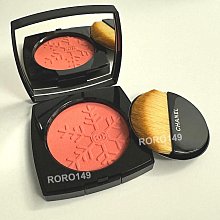 香奈兒  2024春夏最新款時尚圓領短袖T恤，絲光棉面料，上身涼爽，貼膚舒適，吸汗透氣，耐看又好穿，logo徽章定位印花，，型男必 NO28383 歷史價格詳細信息