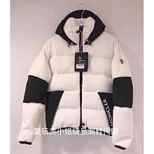Moncler 棉質 翻領 POLO衫 經典logo 款。黑 / 白 任選 歷史價格詳細信息